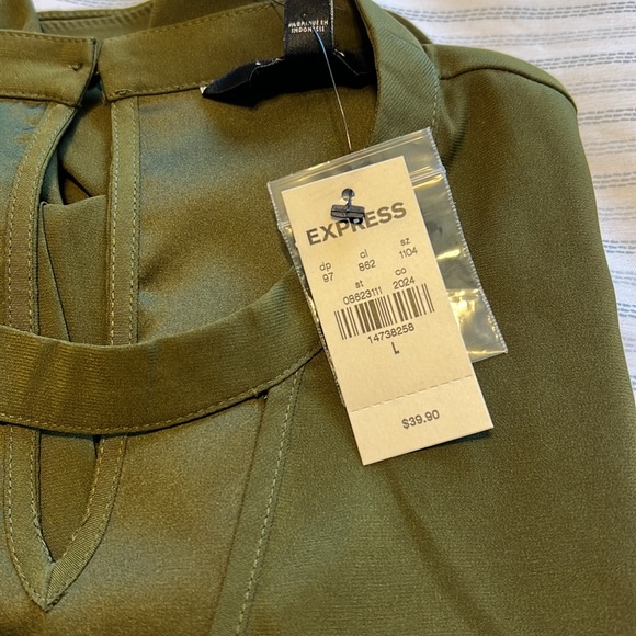 Express short sleeve blouse tee - Olive green - Picture 2 of 3